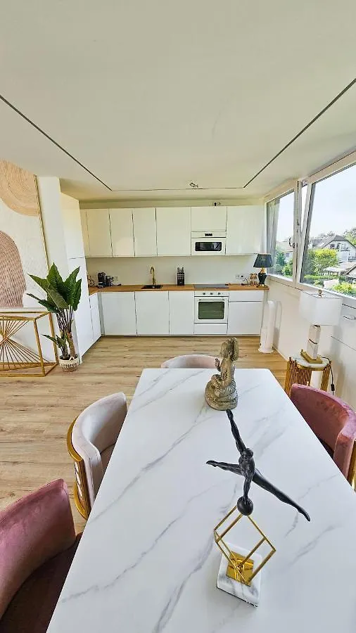 Daire Luxus Dachgeschoss 80M² City Wohnung Münih